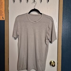 522 lululemon Men's Gray T-Shirt